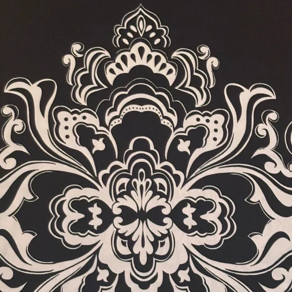 White House Black Market Women’s Tunic Top Small Black White Print Bell Sleeves. - Picture 3 of 8